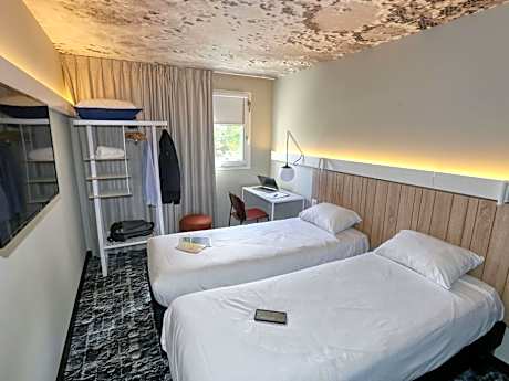 Standard Room with 2 Single Beds