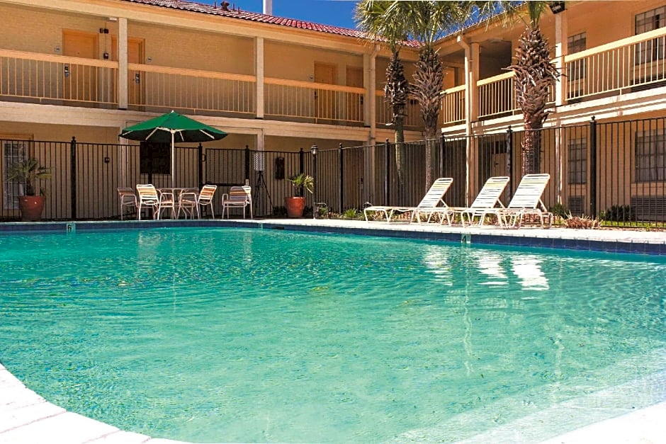 Econo Lodge – Lafayette, LA