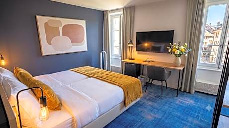 Double or Twin Room with City View
