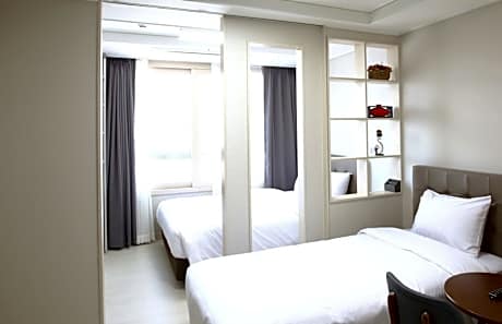 Deluxe Family Twin Room