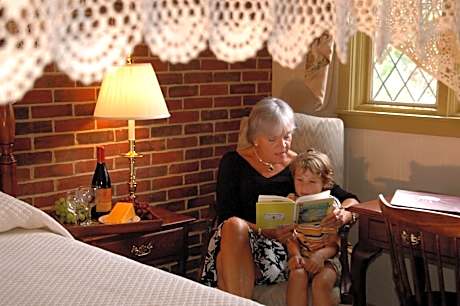 Queen Canopy Room [BI]