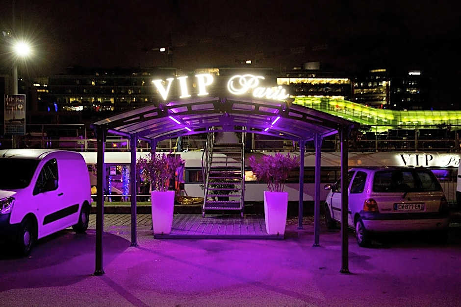 Le VIP Paris - Yacht Hotel