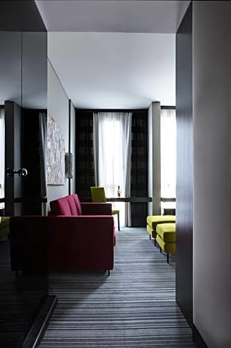 Twenty One Hotel