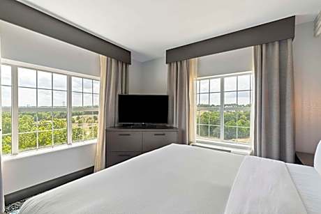 Queen Room with Two Queen Beds - Hearing Access