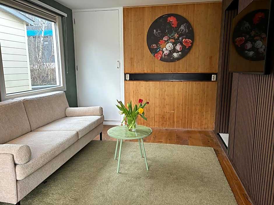 Luxury studio on Robs houseboat special for couples