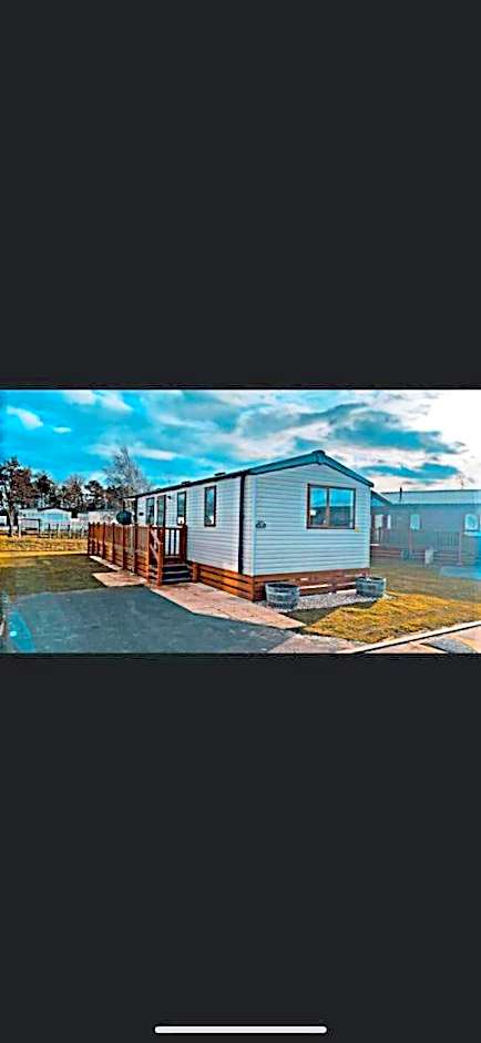 The Luxury break Sleeps 6 at 44 Kingfisher Court South facing