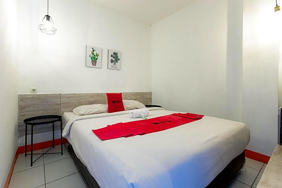 RedDoorz near Mangga Dua Mall