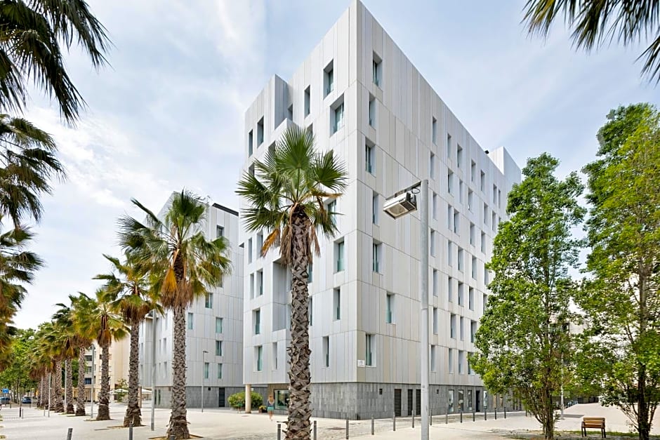 Lugaris Beach Apartments