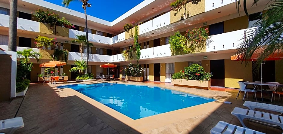 Hotel Azteca Inn