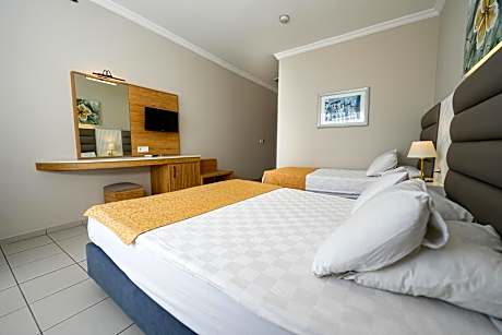 Deluxe Double or Twin Room with Sea View
