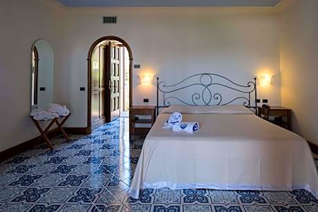 Comfort Double or Twin Room with swimming pool view