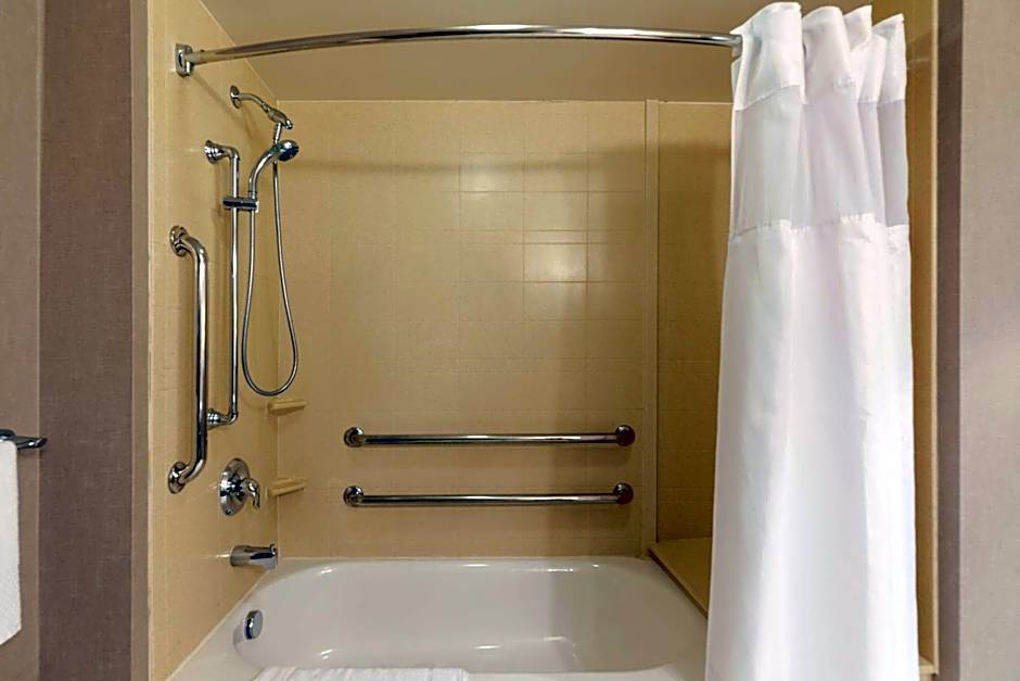DoubleTree By Hilton Hotel Savannah Airport