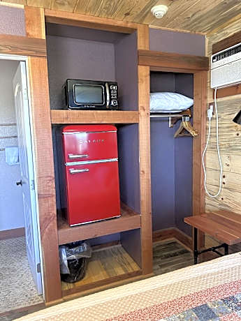 Single Queen Room