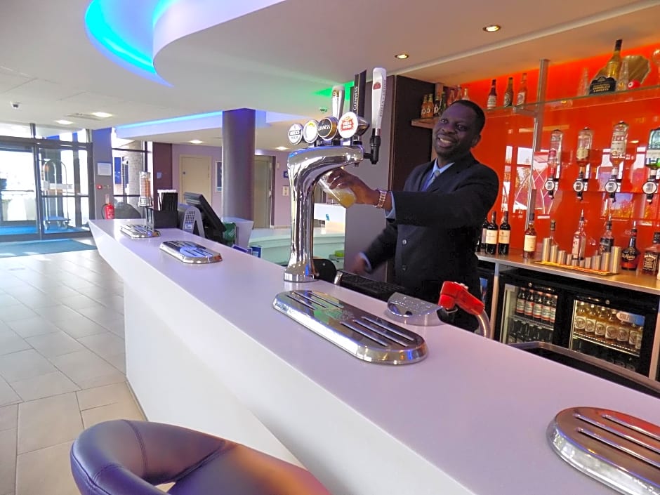 Holiday Inn Express Dunstable By IHG