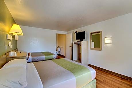 Double Room with Two Queen Beds - Disability Access