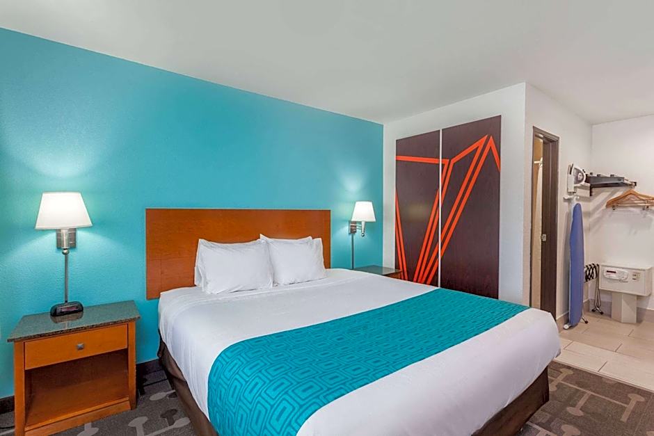 Howard Johnson by Wyndham National City/San Diego South