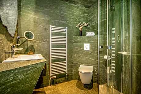 Twin Room with Shower