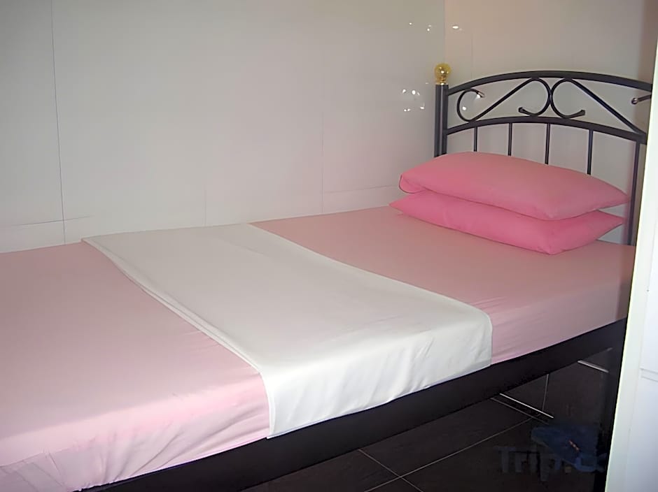 Maple Leaf Guest House