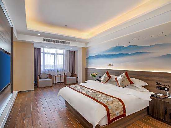 Binhai Station Hotel