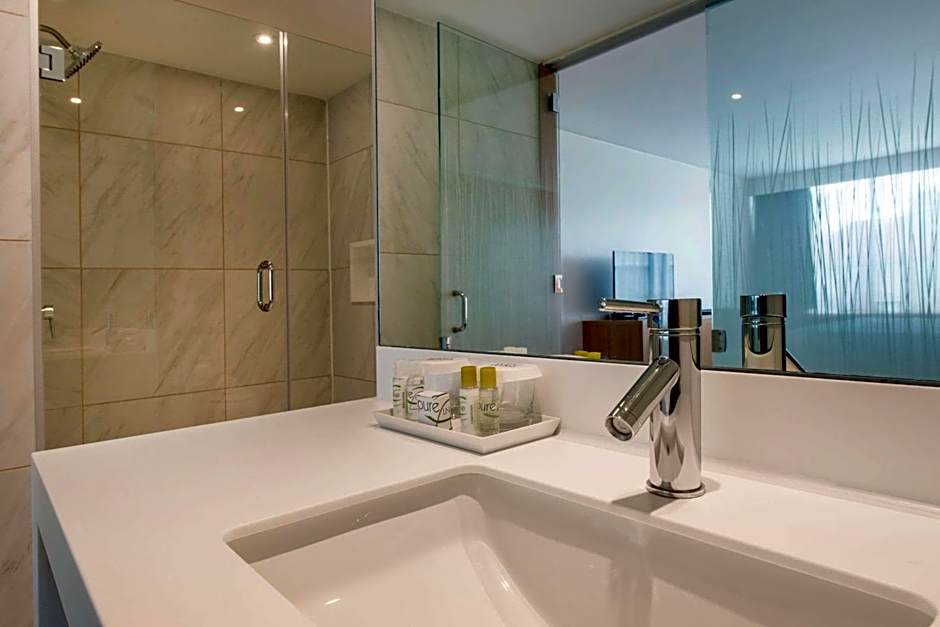 West Wing Hotel, Ascend Hotel Collection