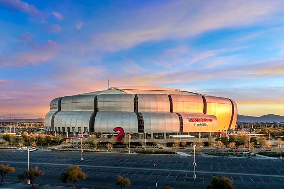 Holiday Inn Express & Suites Phoenix - Glendale Sports Dist By IHG