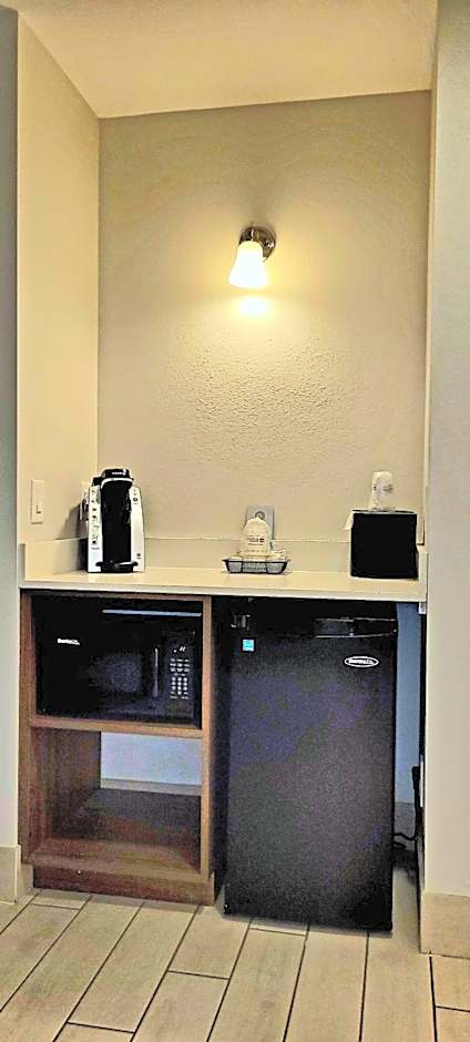 Best Western Plus Desert View Inn & Suites