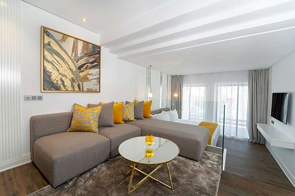 Petit Palace Suites Hotel