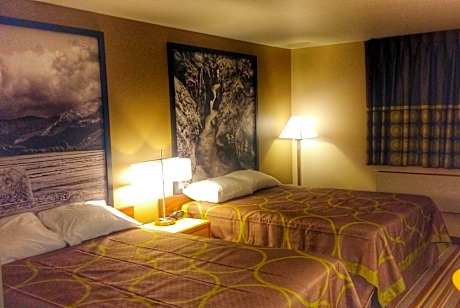 2 Queen Beds Non-Smoking