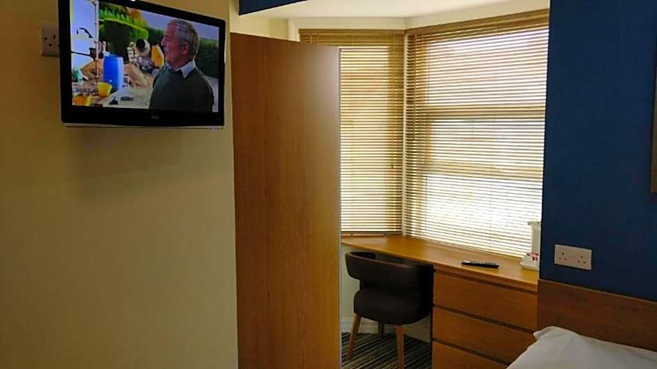 OYO Wave Crest Hotel