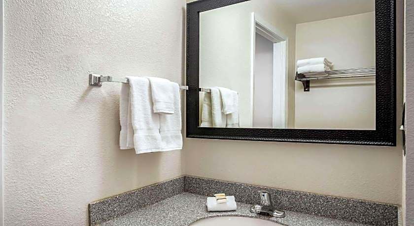La Quinta Inn & Suites by Wyndham Oshkosh
