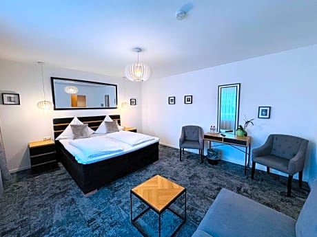 Deluxe-Suite-Eigenes Badezimmer-Terrasse-Talblick