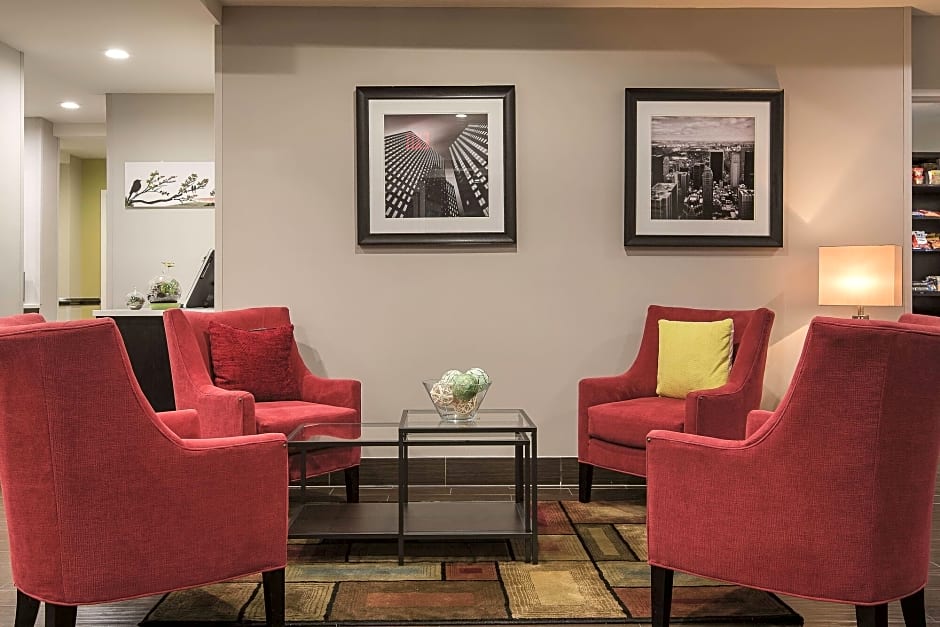 La Quinta Inn & Suites by Wyndham Brooklyn East