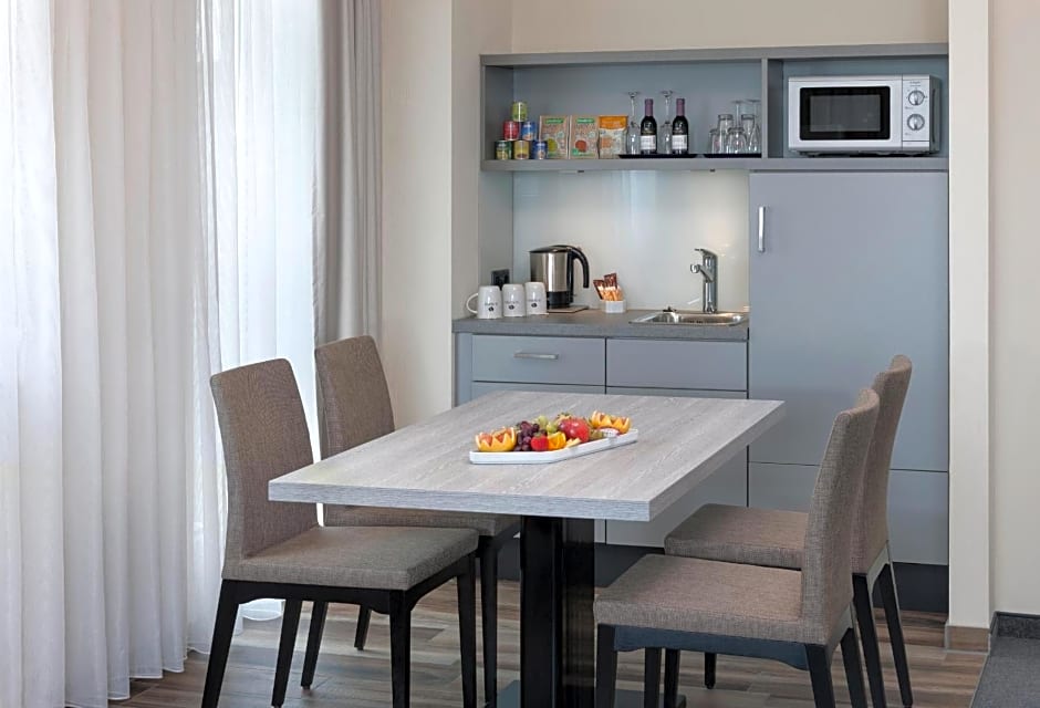 SI-SUITES