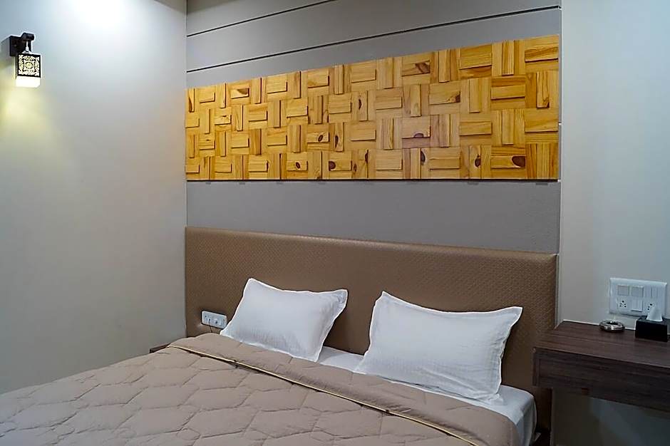 Hotel Midtown, Vadodara