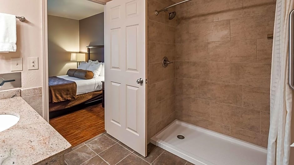 Best Western Plus Concord Inn