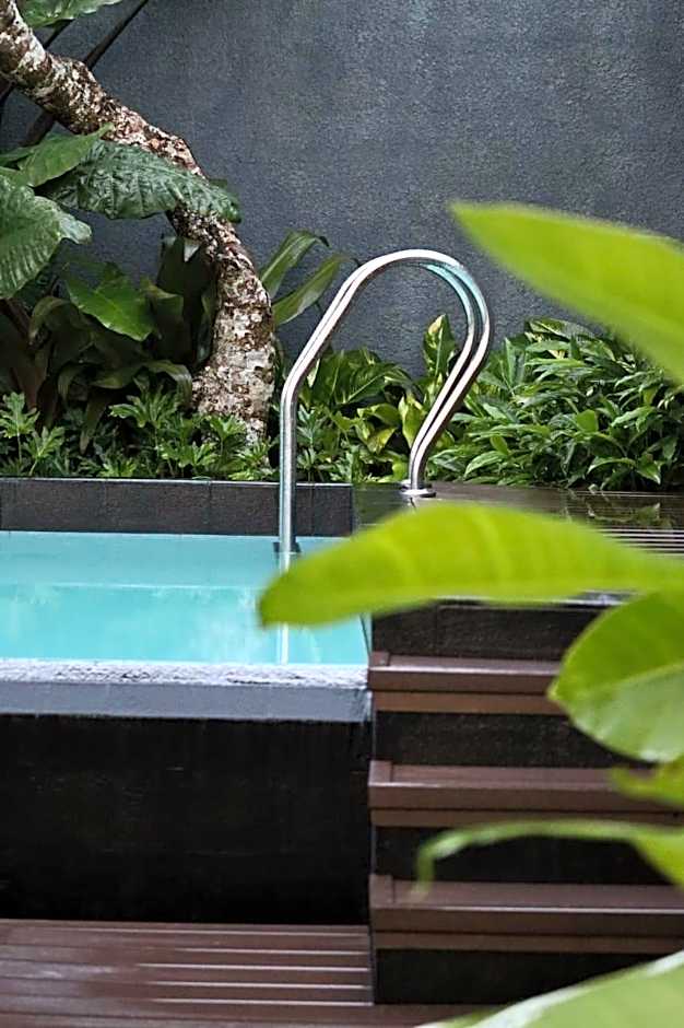 Front One Inn Kediri