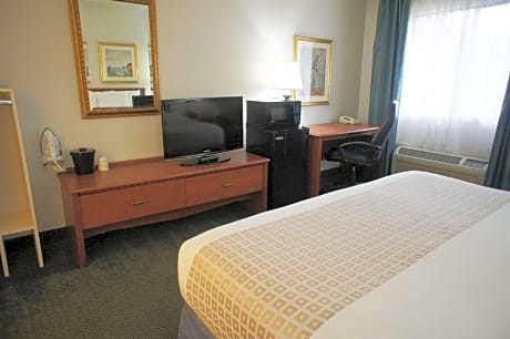 King Room with Bath Tub - Mobility Accessible/Non-Smoking