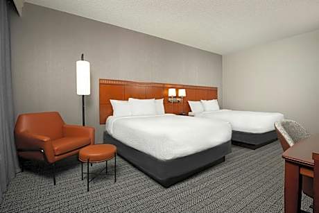 Queen Room with Two Queen Beds - Hearing Accessible