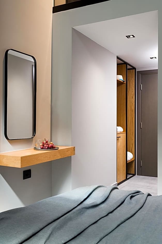 11 Enteka Acropolis Suites