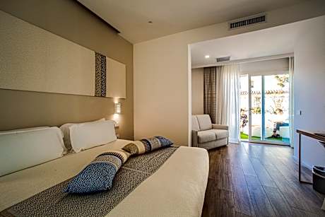 Double or twin classic patio