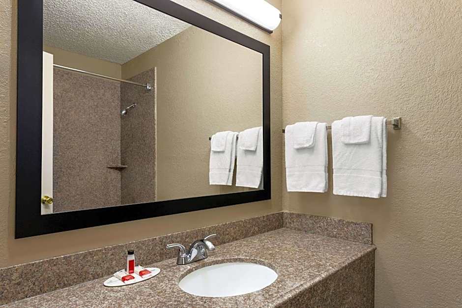 Super 8 by Wyndham Gainesville TX