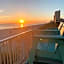 COUPLES GETAWAY, HONEYMOON SWEET, Perfectly Cozy Beach Front Condo with kitchen, pool, free parking,CHECK-IN AT DOOR