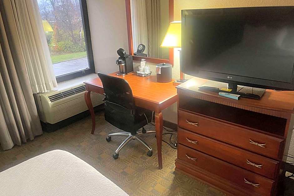Days Inn by Wyndham Englewood Dayton Airport