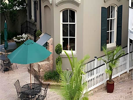 New Orleans Courtyard Hotel by the French Quarter