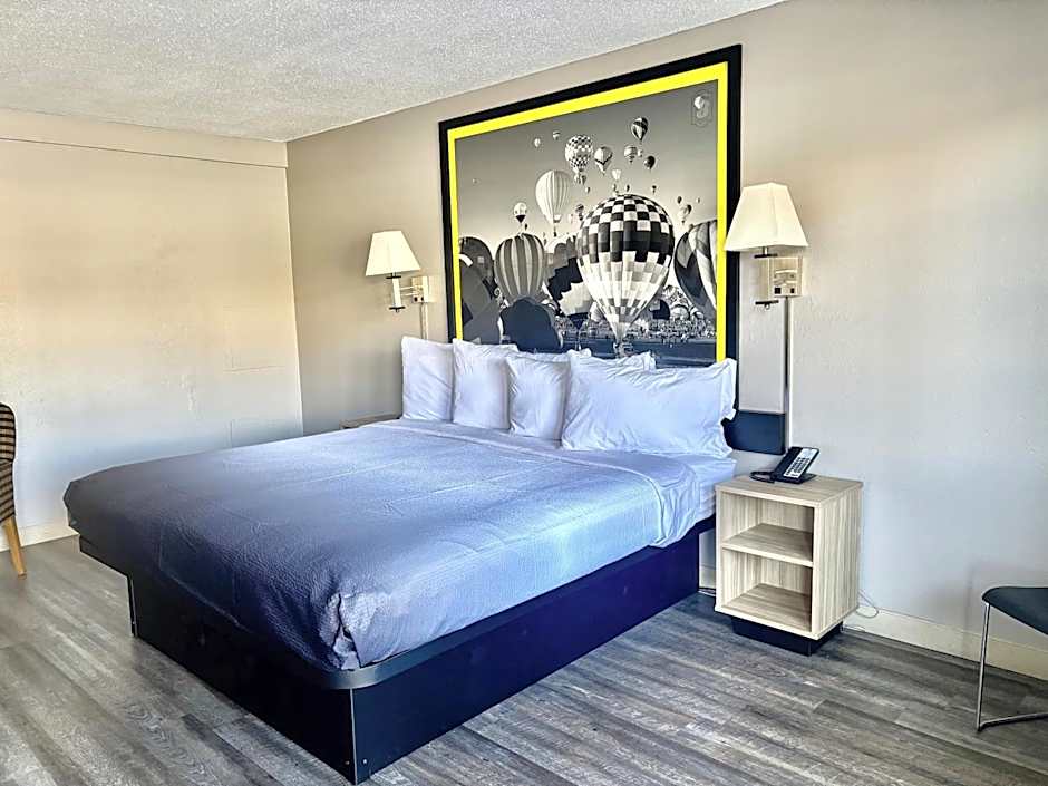 Super 8 by Wyndham Albuquerque Downtown