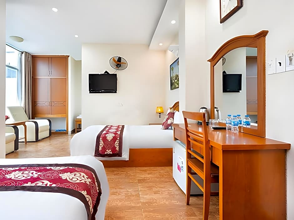 Queen Hotel Saigon Airport