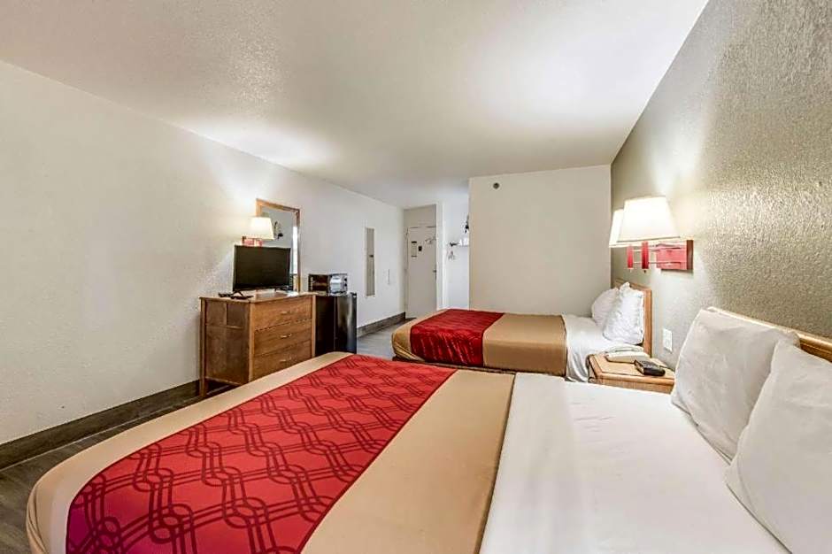 Econo Lodge Truman Inn