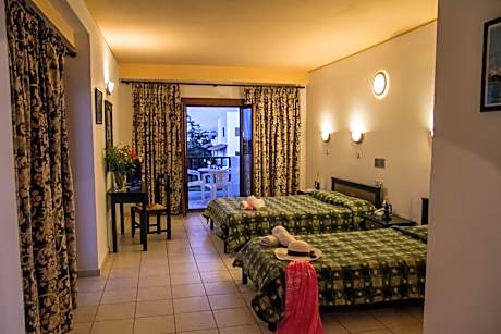 Studio with Garden View (2 Adults + 2 Children)