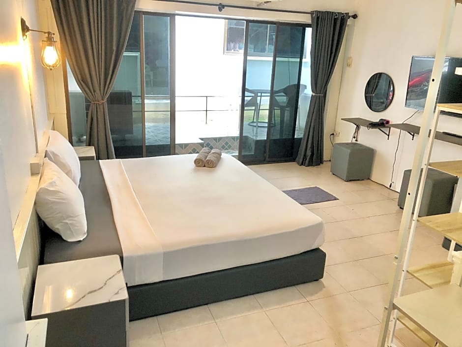 Photo 1 of 15 of Superior 1 King Bed