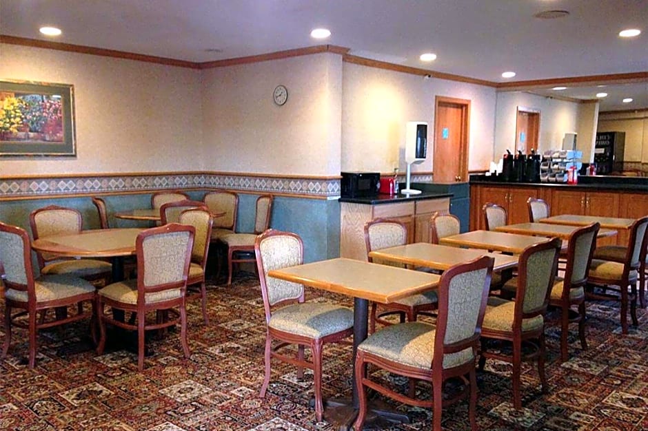 Travelodge by Wyndham Brooklyn Center